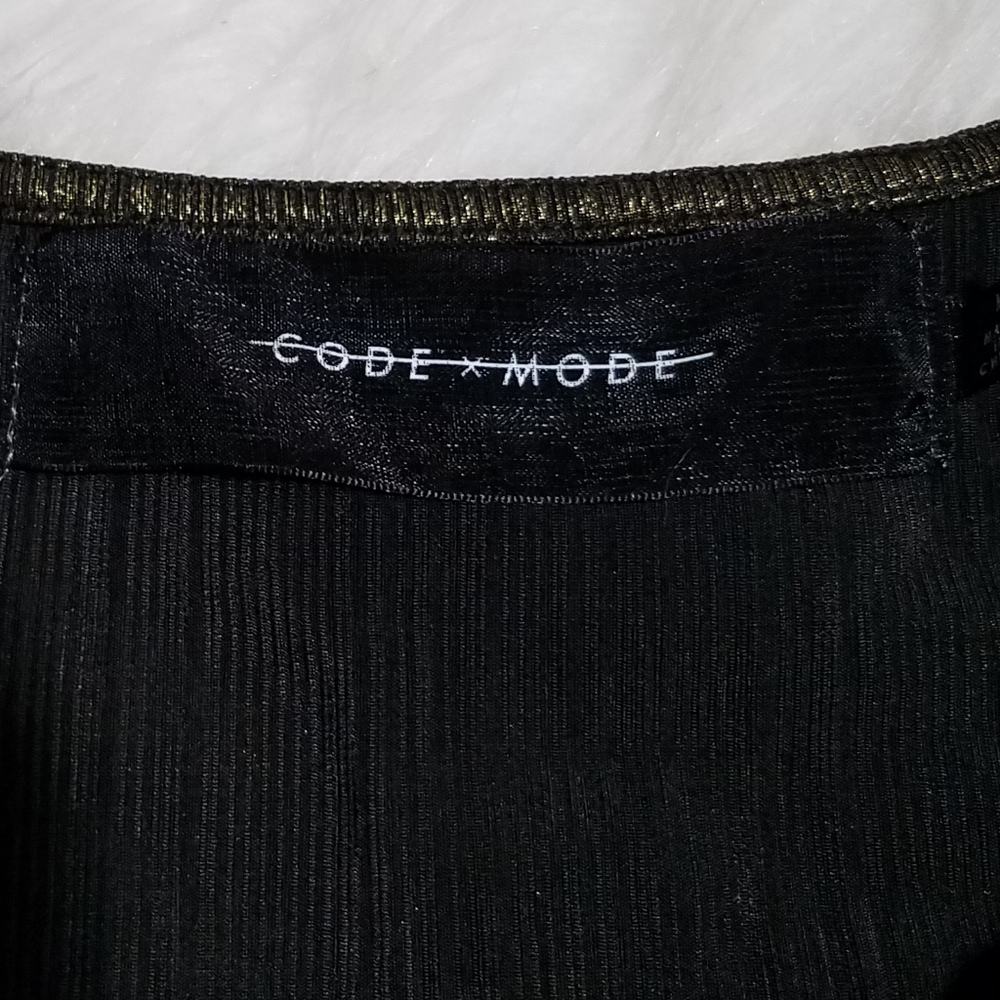 Code × Mode Gold Top - Picture 6 of 8